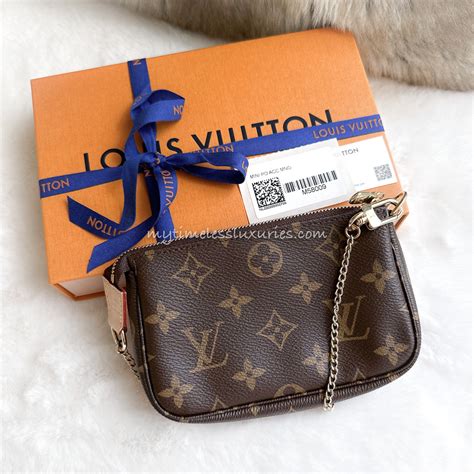 louis vuitton christmas 2019 mini pochette|louis vuitton monogram mini pochette.